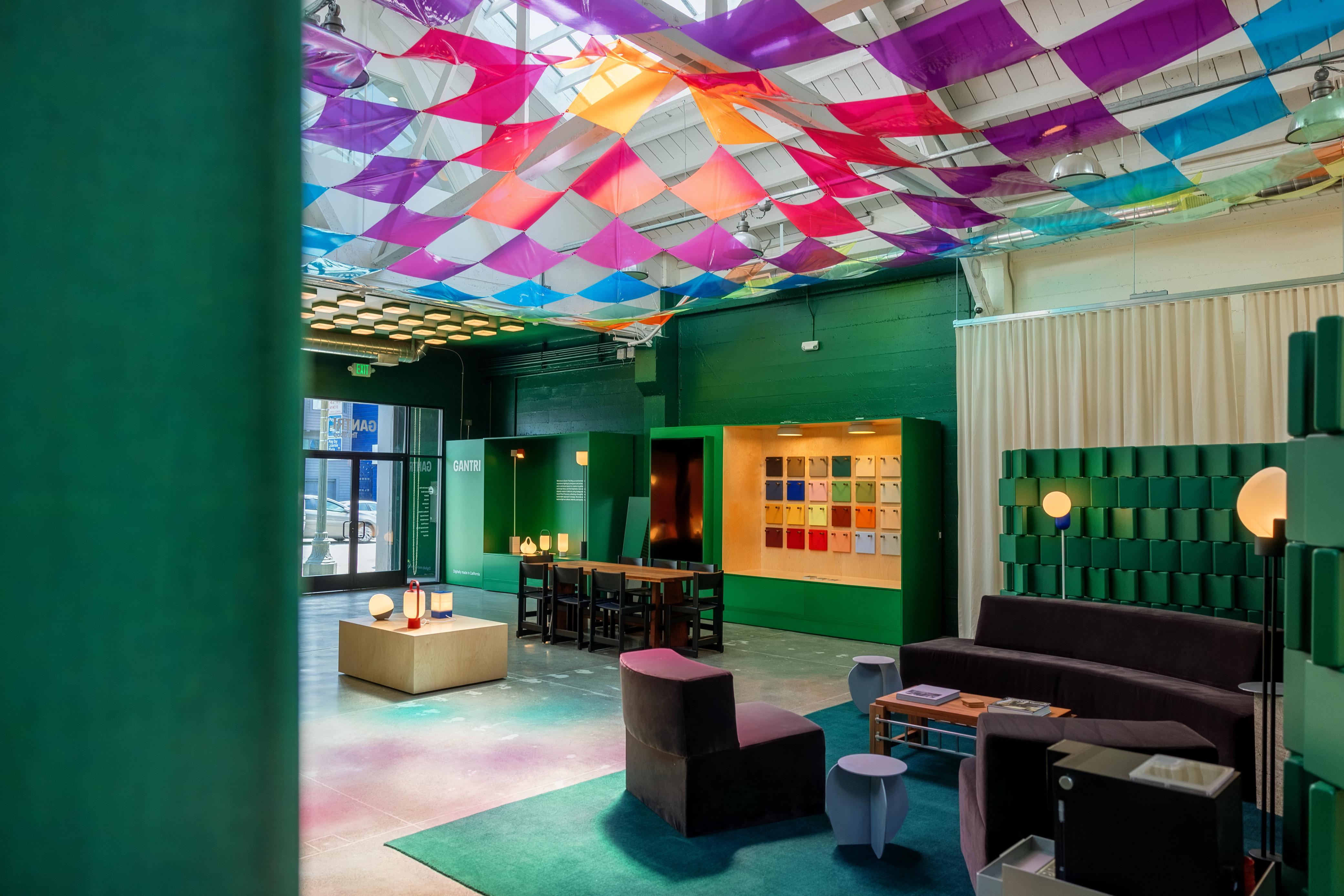 The room seen from the entrance, canopy overhead